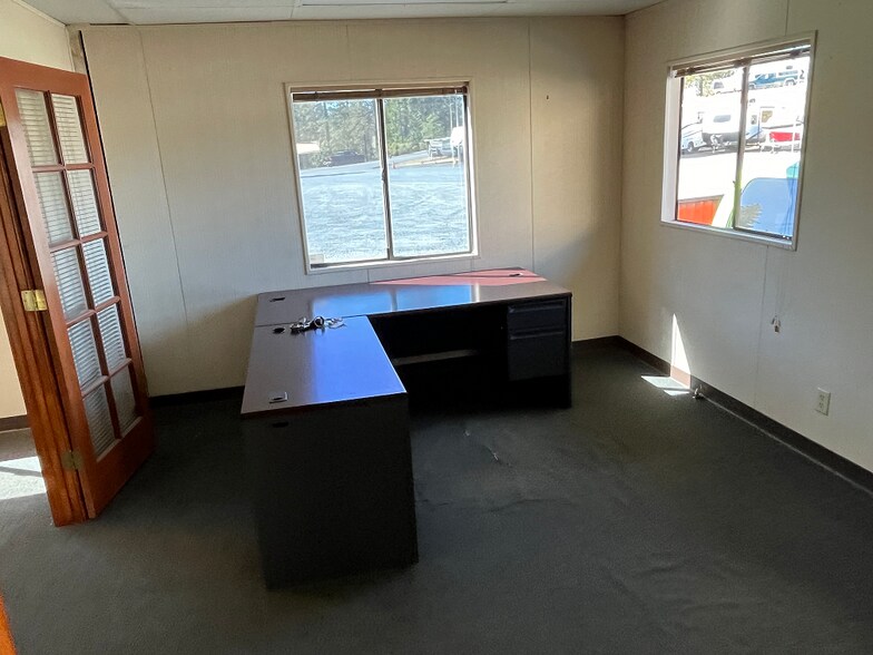 11452 E Bennett Rd, Grass Valley, CA à louer - Photo du bâtiment - Image 2 de 18