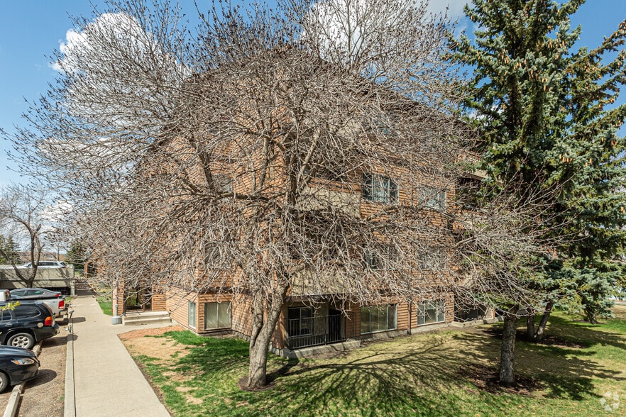 Victoria Trail Condominiums portfolio of 2 properties for sale on LoopNet.ca - Primary Photo - Image 2 of 2