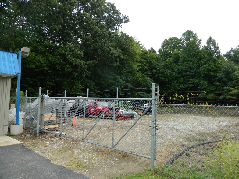 37521 Green St, New Baltimore, MI à vendre - Photo du bâtiment - Image 3 de 15