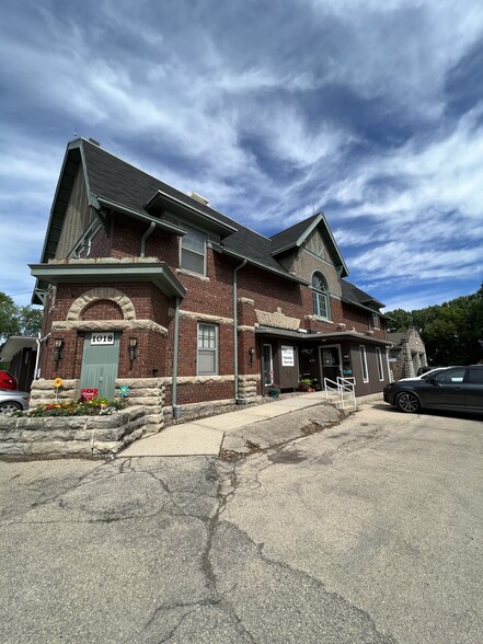 1018 W South Park Ave, Oshkosh, WI à vendre - Photo du bâtiment - Image 1 de 1