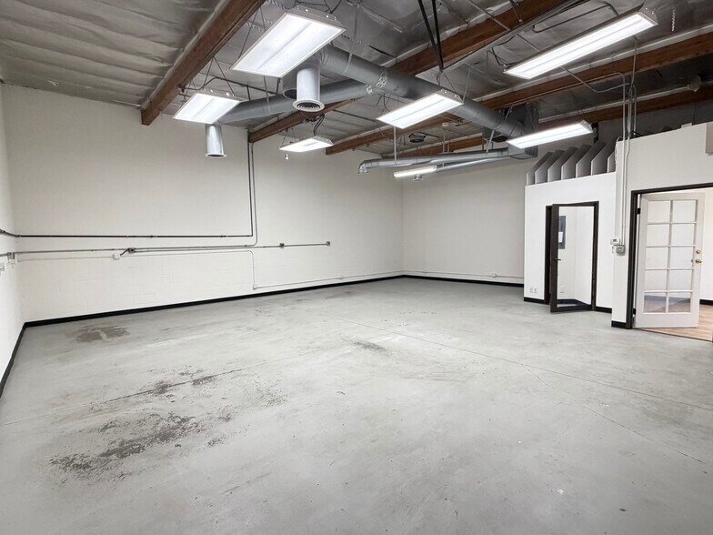 820-830 Thompson Ave, Glendale, CA à louer - Photo du bâtiment - Image 3 de 6