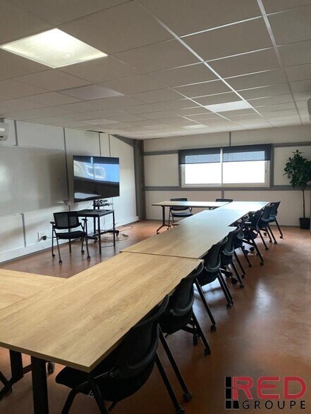 Industrial in Gardanne for sale - Interior Photo - Image 2 of 10
