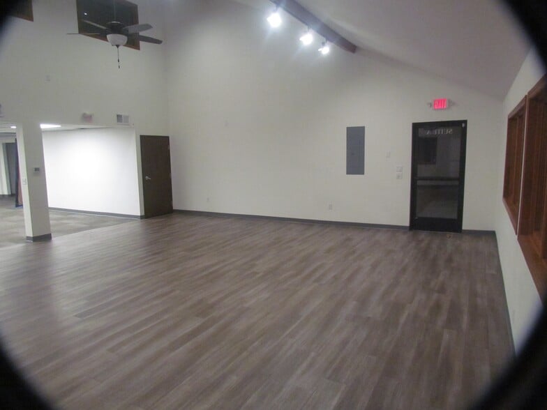 1915 N 6th St, Wausau, WI for lease - Building Photo - Image 3 of 5