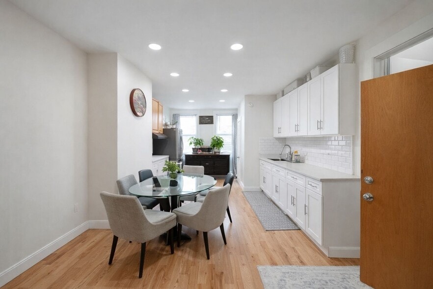 7037 72nd Pl, Glendale, NY à vendre - Photo du bâtiment - Image 3 de 19