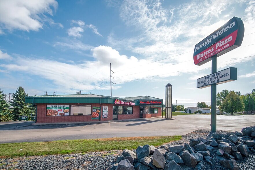 350 Ohio St, Oshkosh, WI à louer - Photo du bâtiment - Image 3 de 5