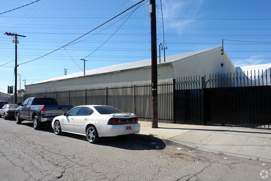 11823 Sherman Way, North Hollywood, CA à vendre - Photo du bâtiment - Image 3 de 4