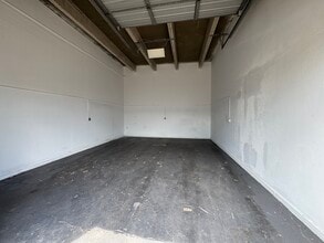 895 NE Dixie Hwy, Jensen Beach, FL for lease Interior Photo- Image 2 of 2