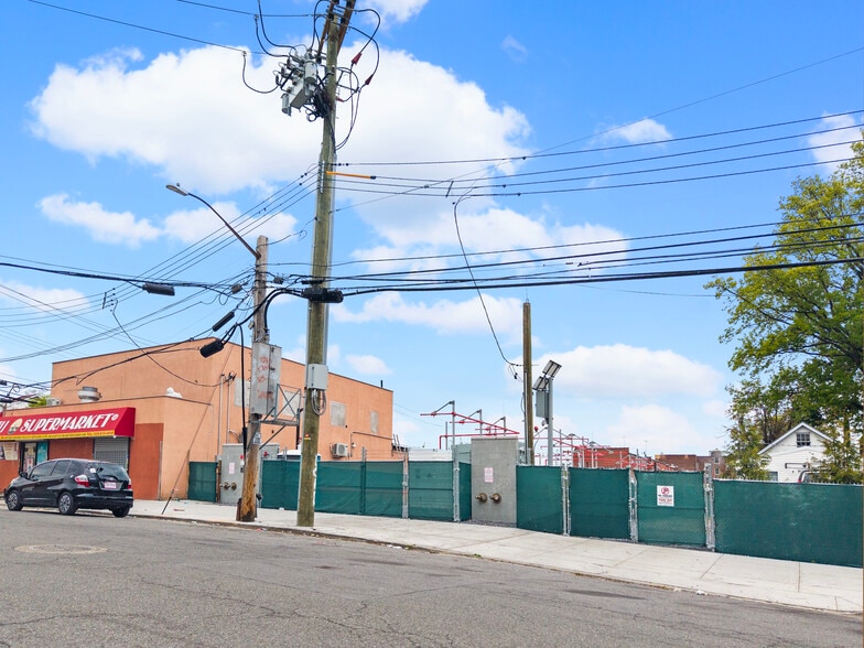 1927 Gildersleeve Ave, Bronx, NY for sale - Building Photo - Image 3 of 19