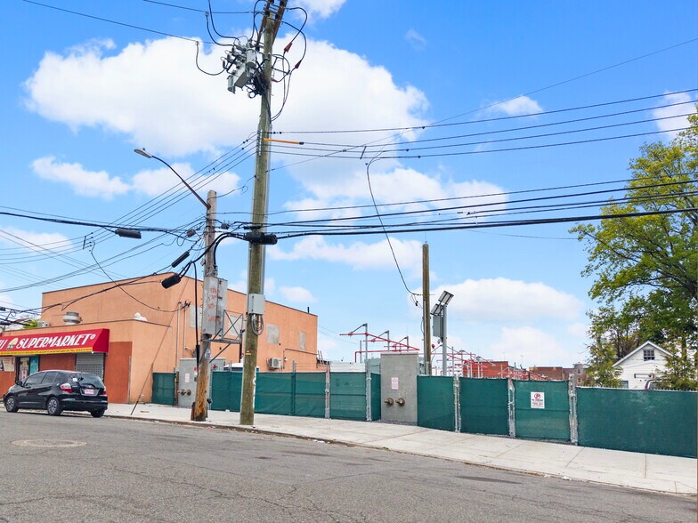 1927 Gildersleeve Ave, Bronx, NY à vendre - Photo du bâtiment - Image 3 de 19