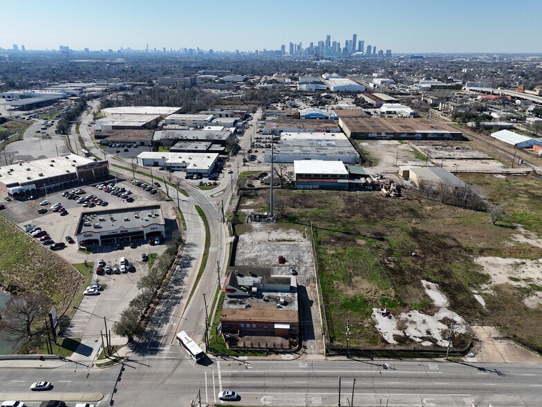 338 S Wayside Dr, Houston, TX à vendre - Photo du bâtiment - Image 3 de 10