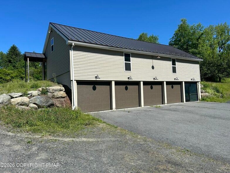 3527 Middle Easton Belmont Pike, Stroudsburg, PA à vendre - Photo du bâtiment - Image 2 de 4