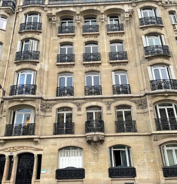 105 Rue Jouffroy D'Abbans, Paris à louer - Photo du bâtiment - Image 1 de 12