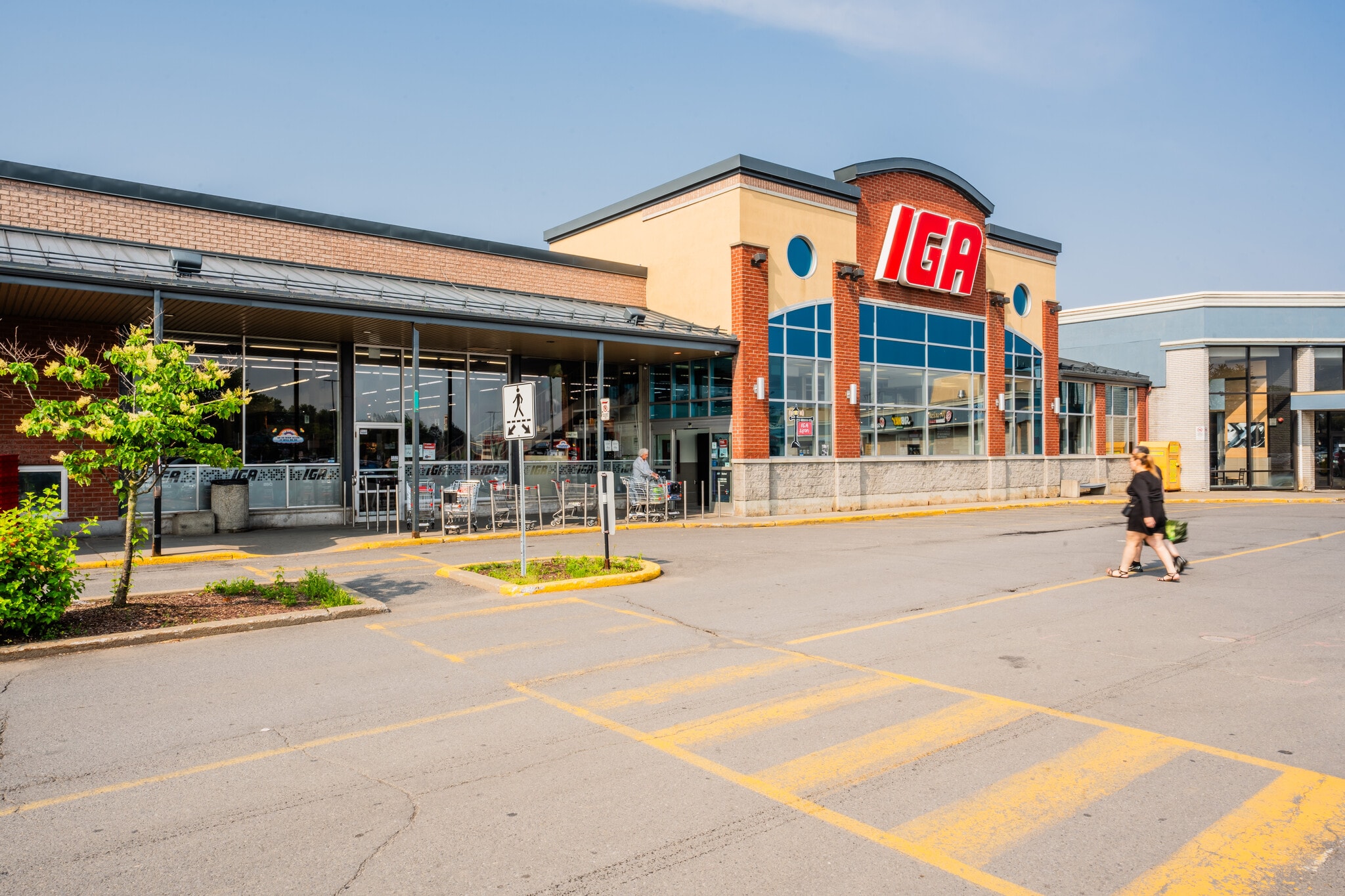 7001-7155 Ch Côte St-Luc, Montréal, QC for lease Building Photo- Image 1 of 17