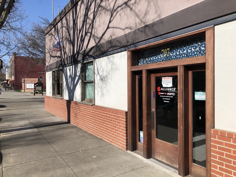 703-711 Main St, Woodland, CA à louer - Photo du bâtiment - Image 2 de 15