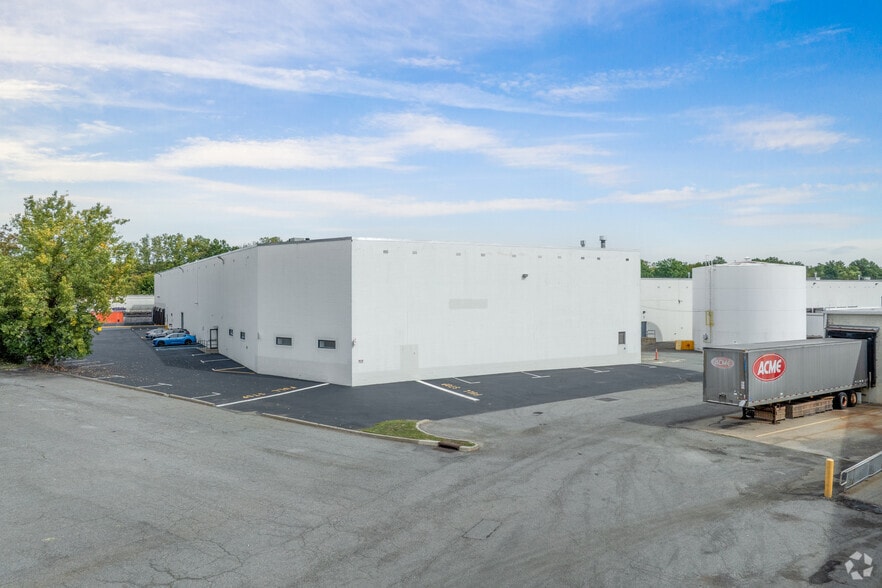 95 Mayhill St, Saddle Brook, NJ for lease - Building Photo - Image 3 of 9