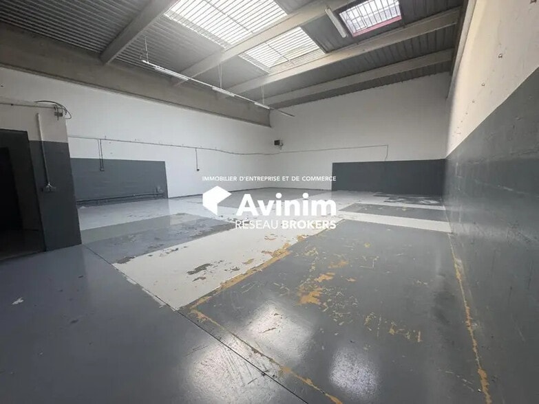 Industrial in SAINT-OUEN-L'AUMONE for lease - Interior Photo - Image 1 of 10