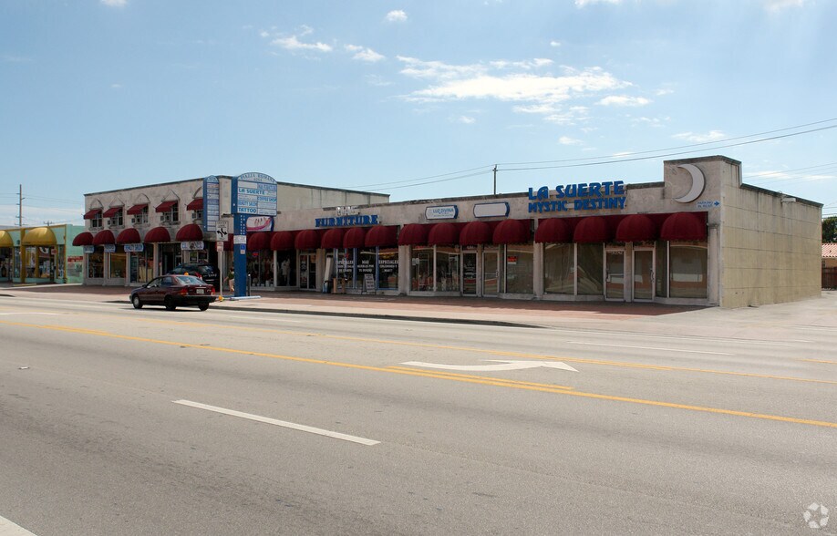 6240-6270 SW 8th St, West Miami, FL à louer - Photo du bâtiment - Image 3 de 6