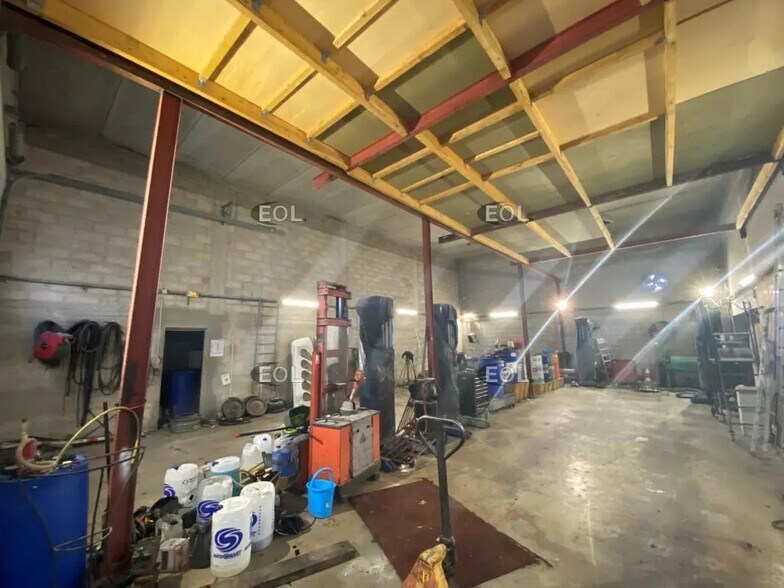 Industrial in Santeny for sale - Building Photo - Image 1 of 8