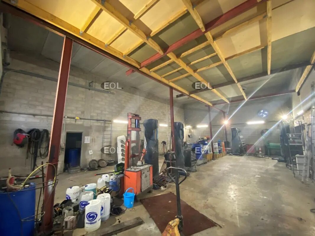 Industrial in Santeny for sale Building Photo- Image 1 of 9