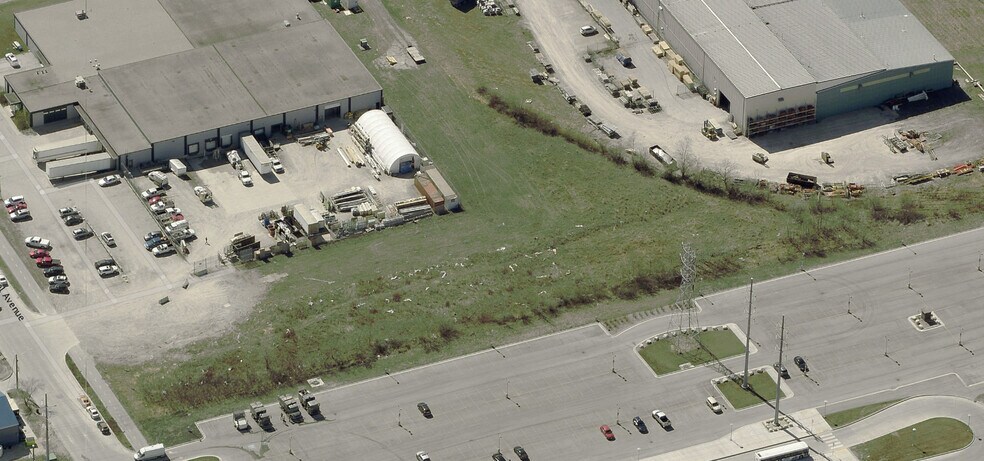 1535 Seel Av, Winnipeg, MB à louer - Aérien - Image 1 de 1