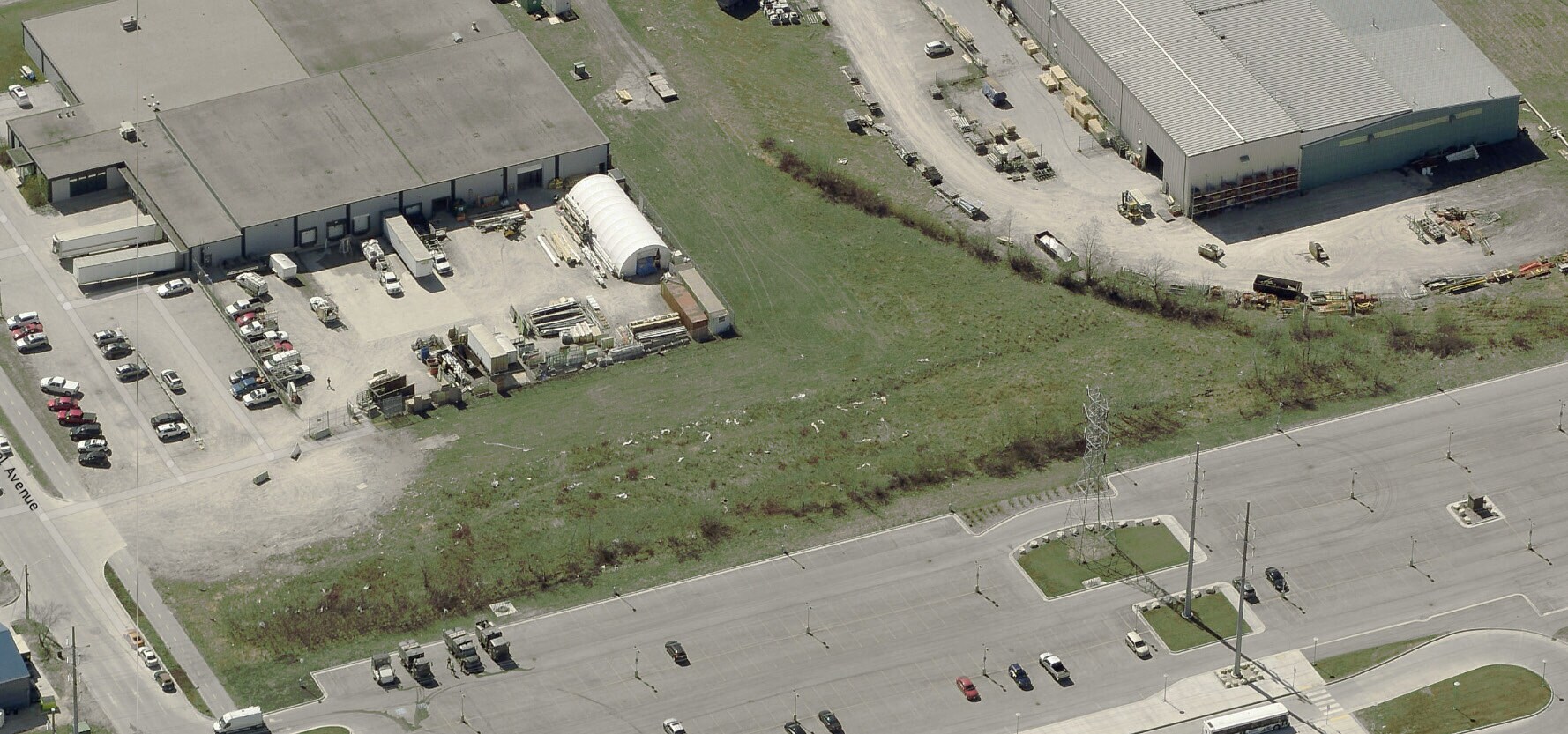 1535 Seel Av, Winnipeg, MB à louer Aérien- Image 1 de 2