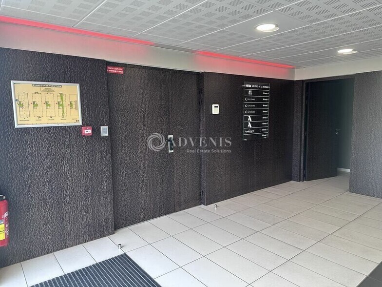 Office in Marcq-en-Baroeul for lease - Lobby - Image 2 of 2