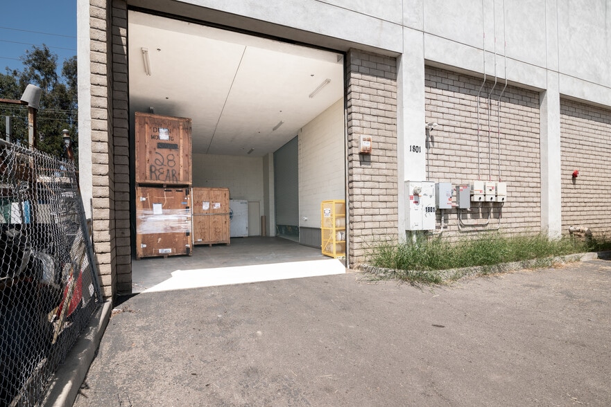 1801 Sunkist Cir, Oxnard, CA for sale - Building Photo - Image 2 of 15