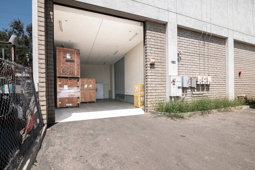 1801 Sunkist Cir, Oxnard, CA à vendre - Photo du bâtiment - Image 2 de 15