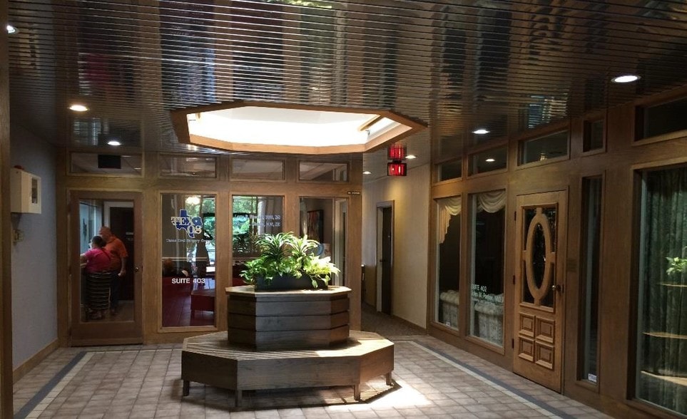 3713 W 15th St, Plano, TX for lease - Lobby - Image 3 of 6