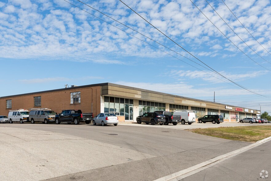 2390 Cawthra Rd, Mississauga, ON à louer - Photo du bâtiment - Image 3 de 3