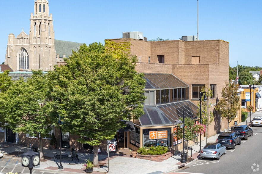 60 N Park Ave, Rockville Centre, NY à louer - Photo du bâtiment - Image 2 de 4