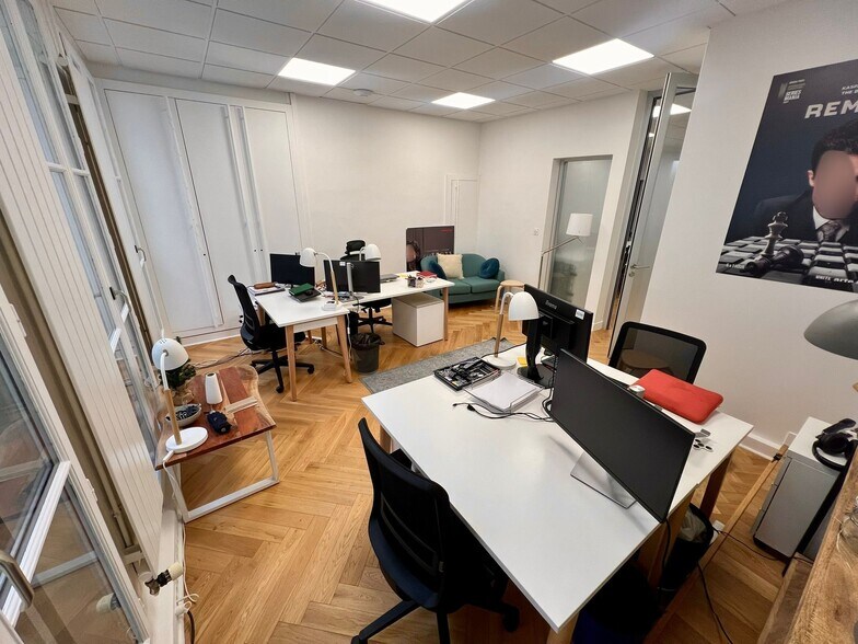 18 Rue Royale, Paris à louer - Photo du bâtiment - Image 3 de 14