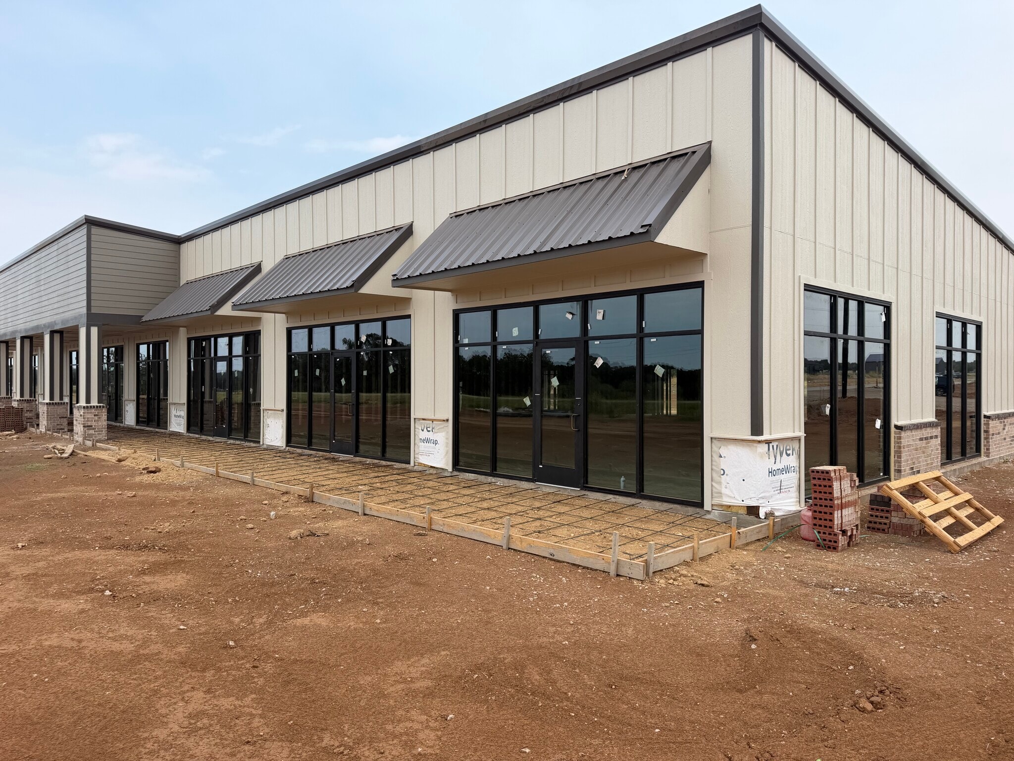 1001 Industrial Ct, Weatherford, TX for lease Primary Photo- Image 1 of 4