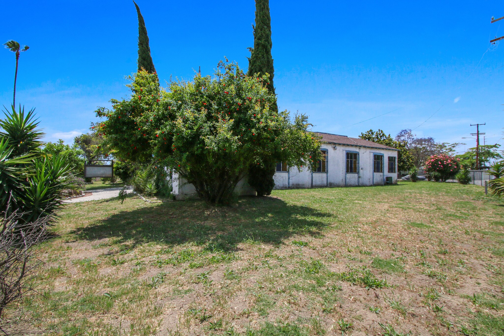 109 S Aprilia Ave, Compton, CA à vendre Photo du bâtiment- Image 1 de 68