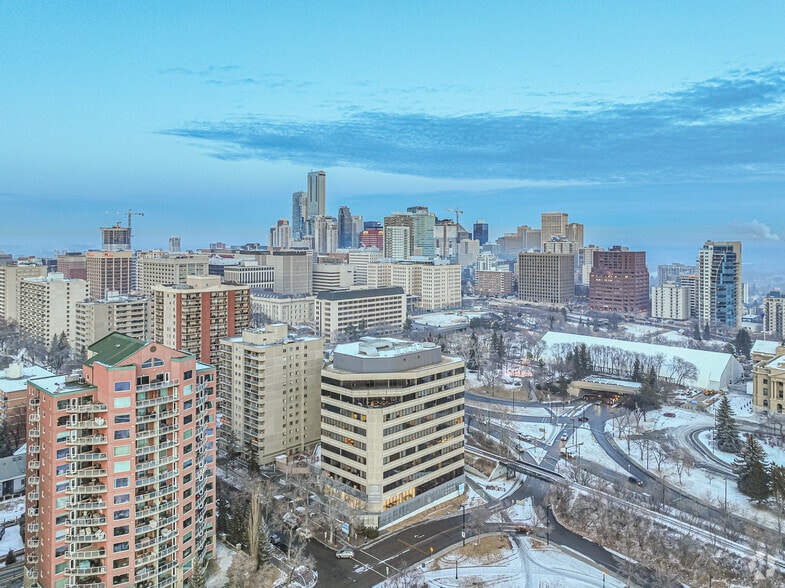 9707 110th St NW, Edmonton, AB à louer - Aérien - Image 2 de 4