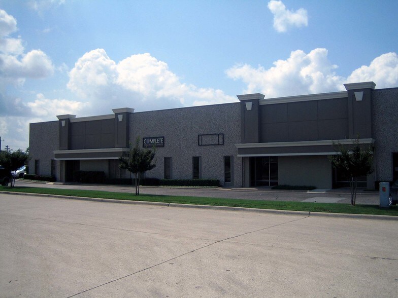 4124-4140 Billy Mitchell, Addison, TX à louer - Photo du bâtiment - Image 2 de 3