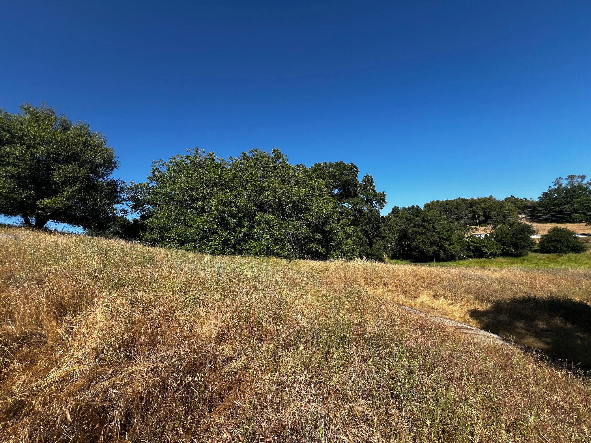 7060 La Mesa Ln, Somerset, CA for sale Primary Photo- Image 1 of 32