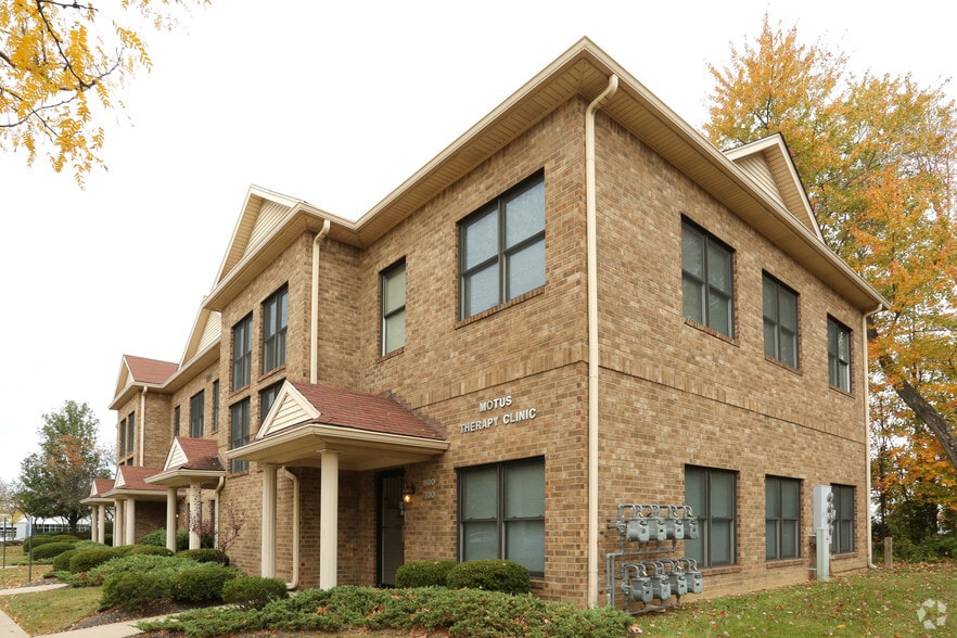 2301 Hurstbourne Village Dr, Louisville, KY à louer - Photo du bâtiment - Image 2 de 3