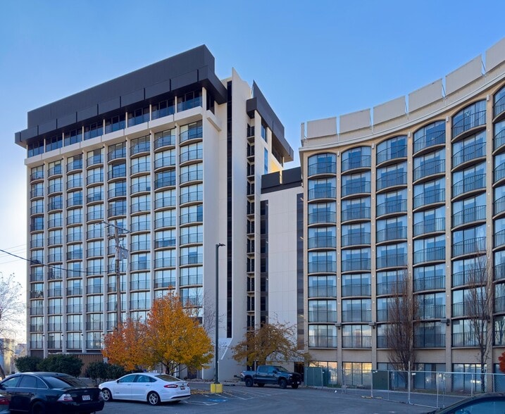 Lattice Apartments & North Tower portfolio of 2 properties for sale on LoopNet.ca - Building Photo - Image 2 of 11