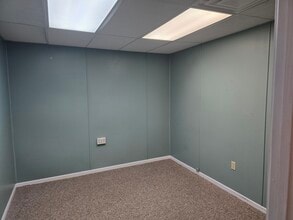 1250 Jackson St, Columbus, IN for lease Interior Photo- Image 1 of 4