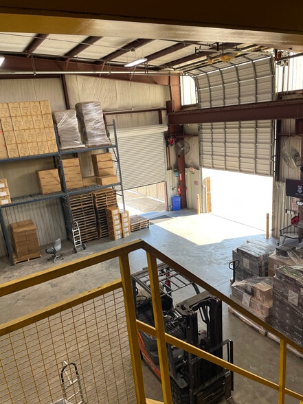 10302 Mula Rd, Stafford, TX for sale - Interior Photo - Image 3 of 44