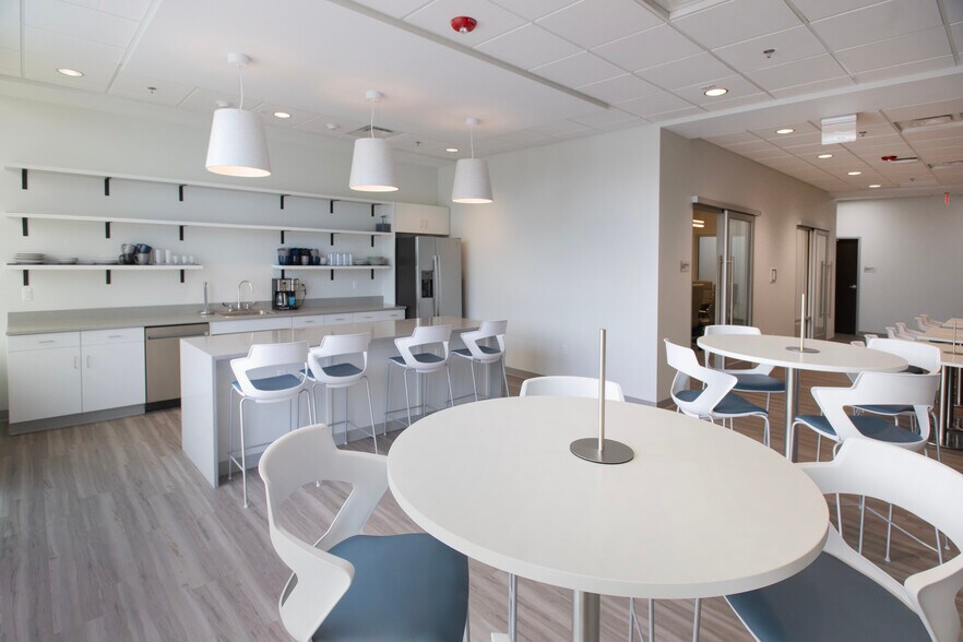 101 N Pine St, Spartanburg, SC à louer - Photo intérieure - Image 2 de 13