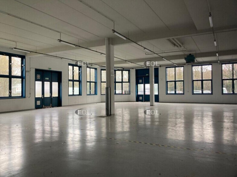 Flex in Fresnes for lease - Interior Photo - Image 2 of 6
