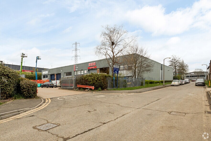 Minden Rd, Sutton à louer - Photo du bâtiment - Image 2 de 4