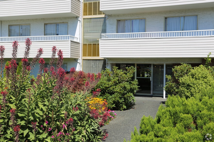 1670 Fort St, Victoria, BC for sale - Building Photo - Image 2 of 10