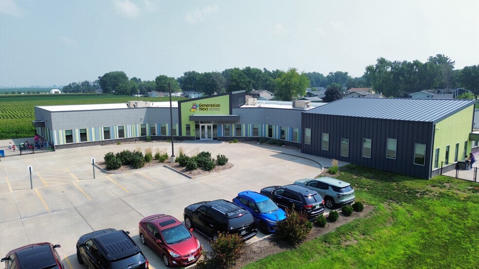 94 Paine Cir, Bondurant, IA à vendre - Photo du bâtiment - Image 3 de 6