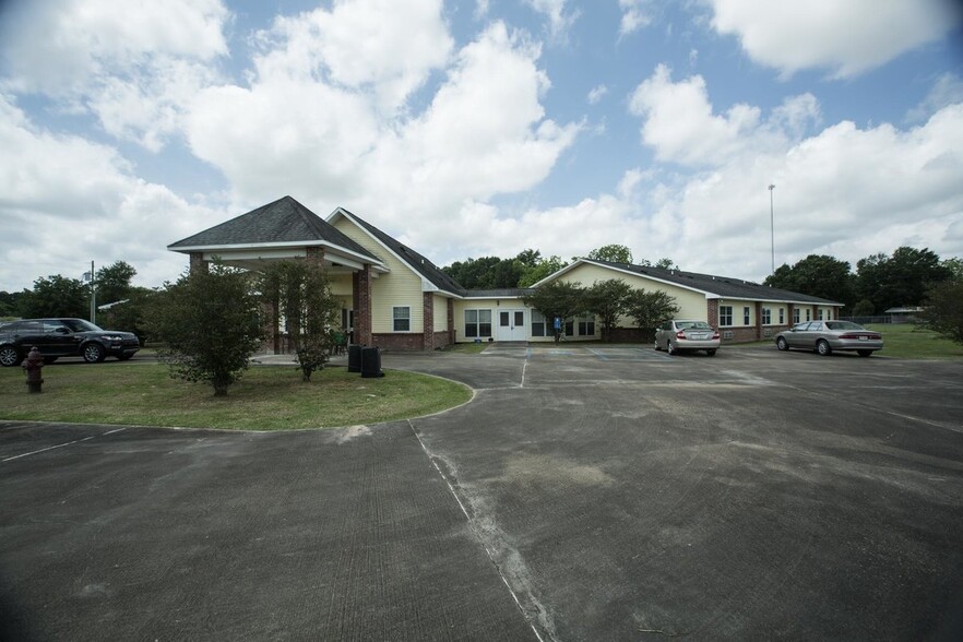 212 Church St, Ville Platte, LA à vendre - Photo du bâtiment - Image 1 de 1