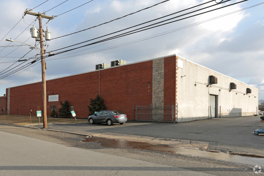 55 Kean St, West Babylon, NY for lease - Primary Photo - Image 1 of 21