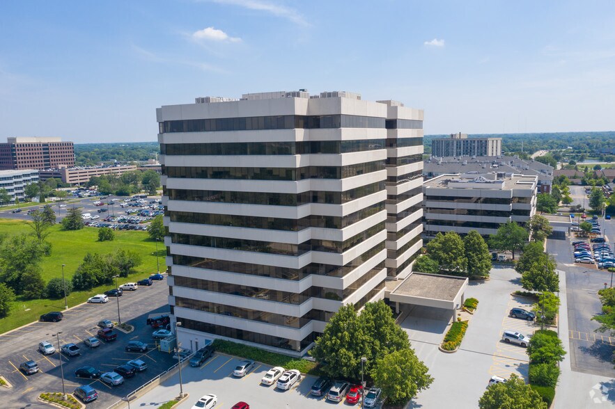 1815 S Meyers Rd, Oakbrook Terrace, IL à louer - Photo du bâtiment - Image 3 de 12