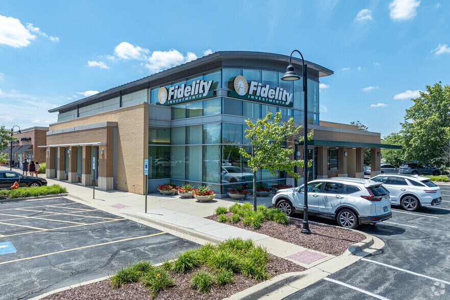 1823 Freedom Dr, Naperville, IL à vendre - Photo du bâtiment - Image 2 de 6